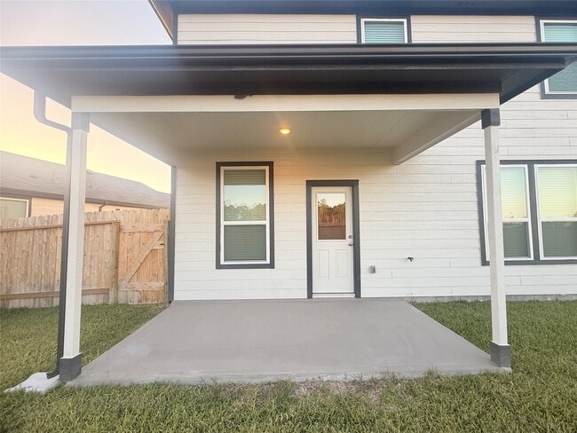 Building Photo - 24645 Cascade Haven Rd