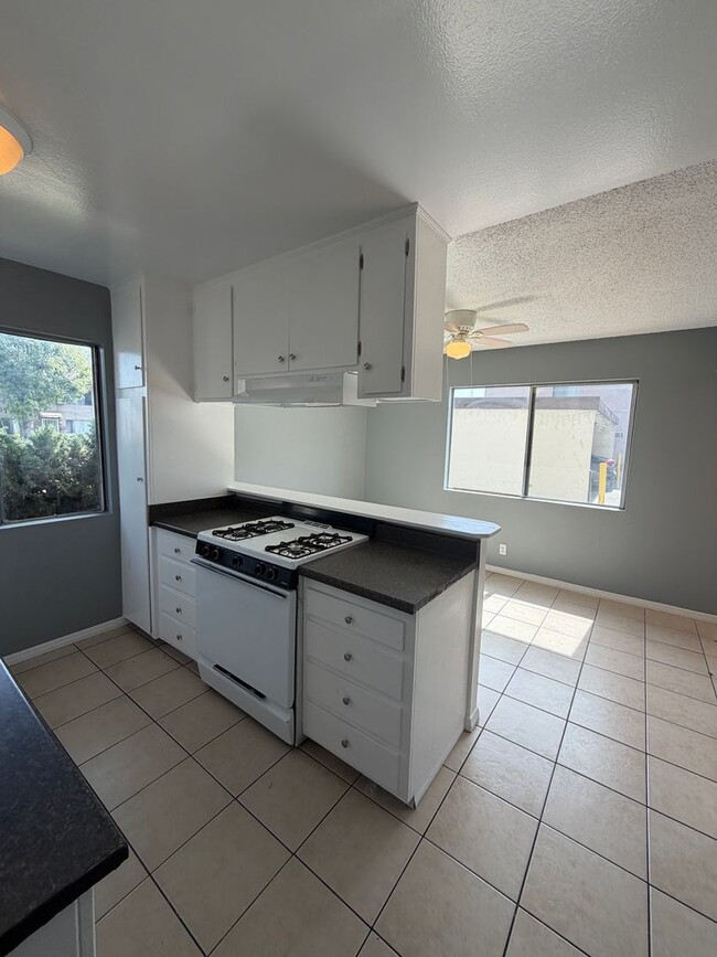 Building Photo - Picadilly Way