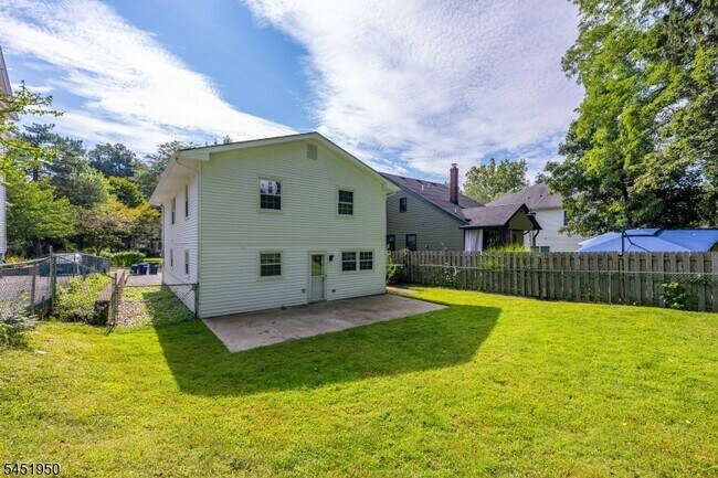 Building Photo - 65 Wetmore Ave