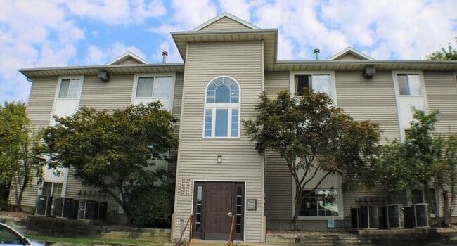 Building Photo - $1,095 | 2 Bedroom, 1 Bathroom Condo | Pet...