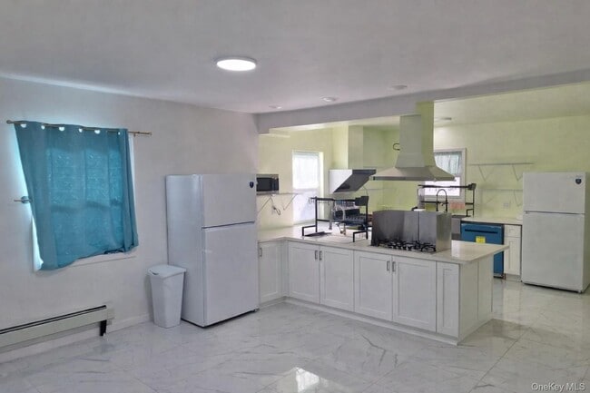 Building Photo - 79 Monhagen Ave