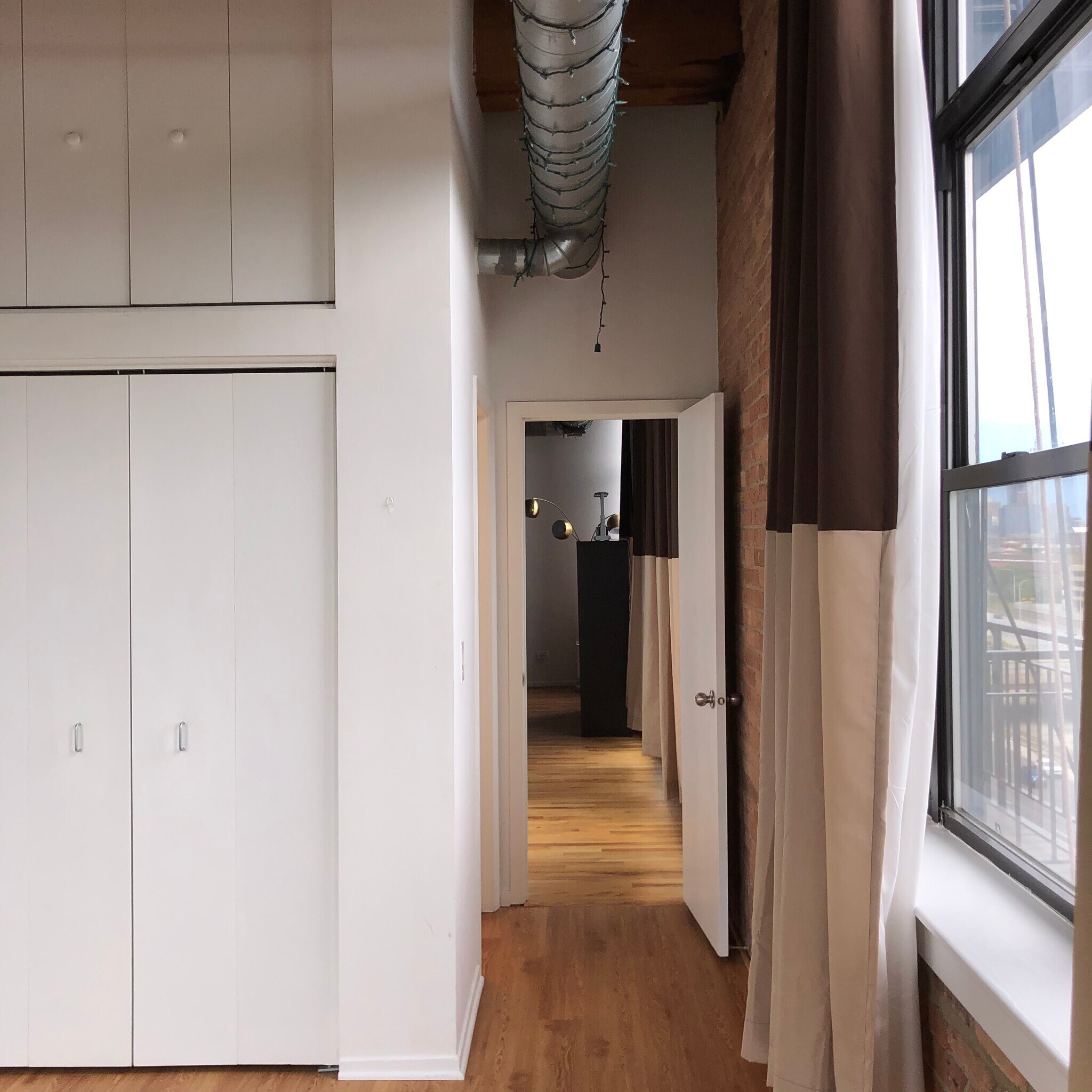 Building Photo - 1250 W Van Buren St