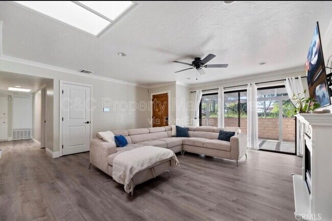 Building Photo - 2764 Tropicana Dr