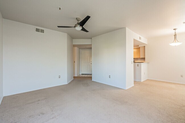 Building Photo - Move In Ready! Two Bedrooms - Tuscany Villas
