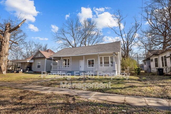 Building Photo - 1217 Fulton Ave SW