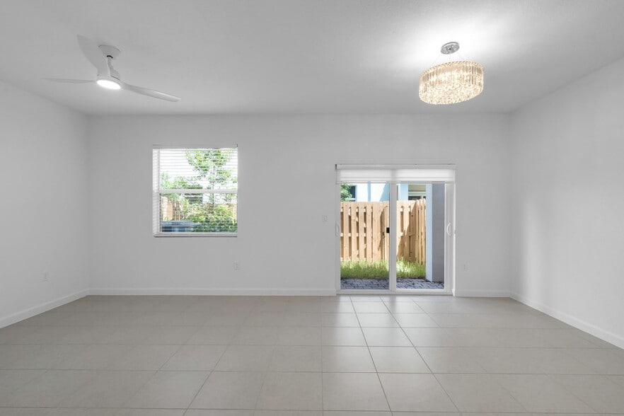 Building Photo - 105 SW 184th Pl