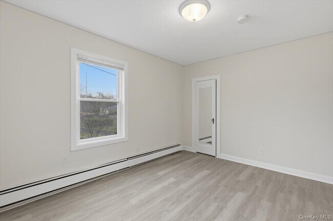 Building Photo - 95 King St