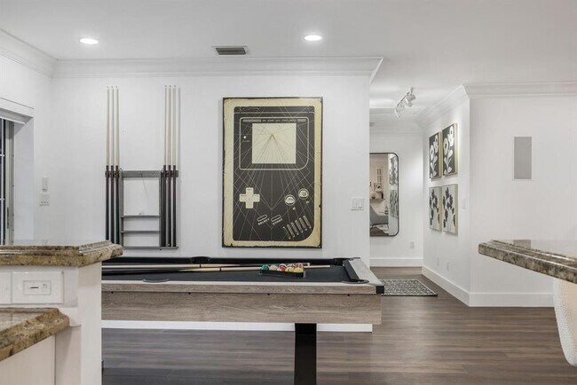 Building Photo - 1419 NE 57th St