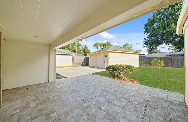 Building Photo - 5714 N Braeswood Blvd