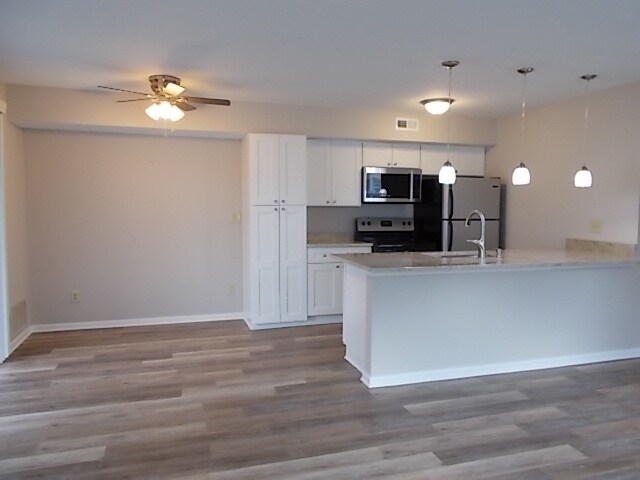 Building Photo - 28140 Detroit Rd