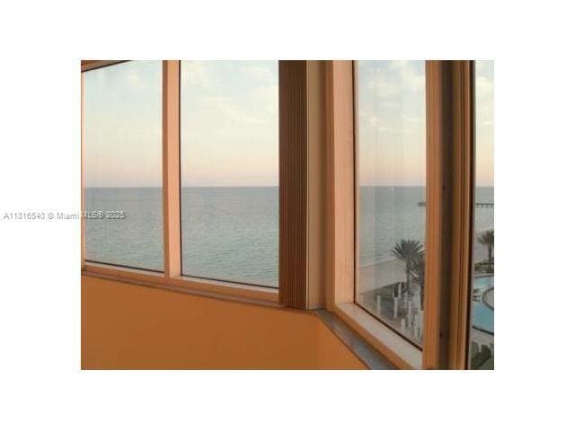 Building Photo - 17275 Collins Ave