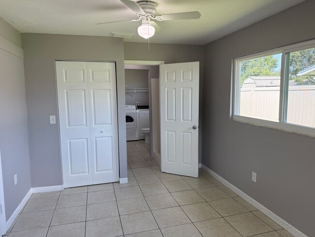 Building Photo - 3 Bedroom 2 Bath Single Family Home