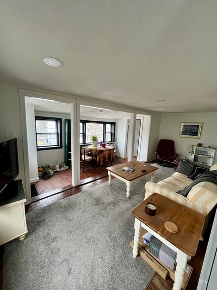 Shared living area - 172 Princeton Ave