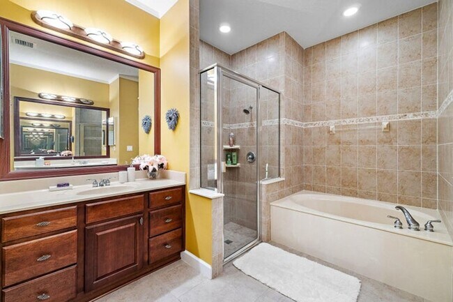 Building Photo - 6024 SE Crooked Oak Ave