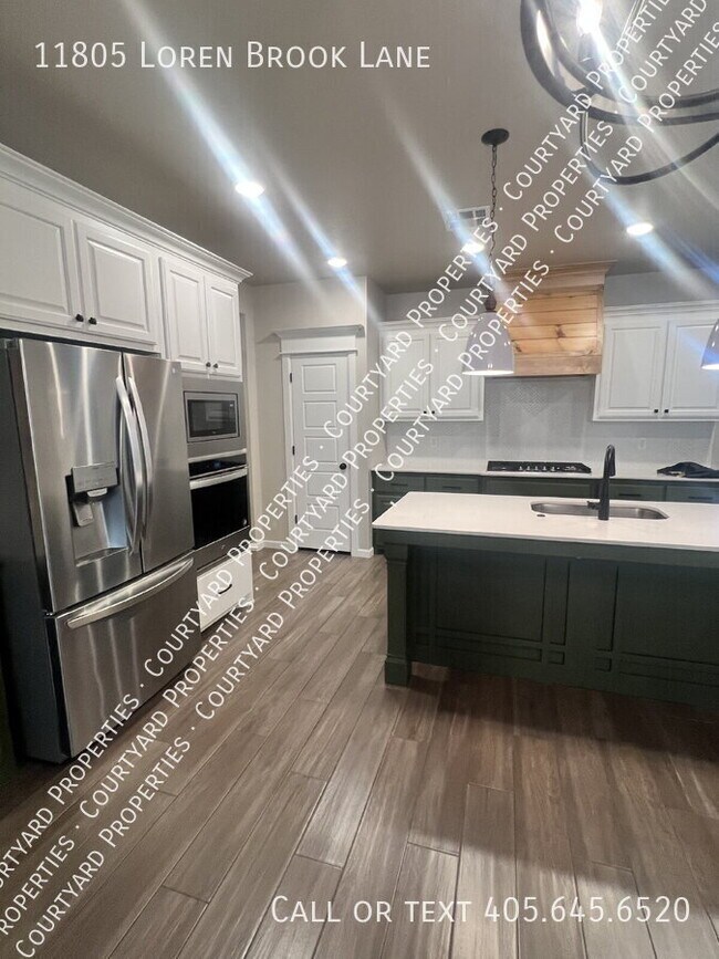 Building Photo - 11805 Loren Brook Ln