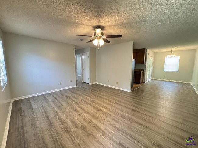 Building Photo - 120 Springwood Dr
