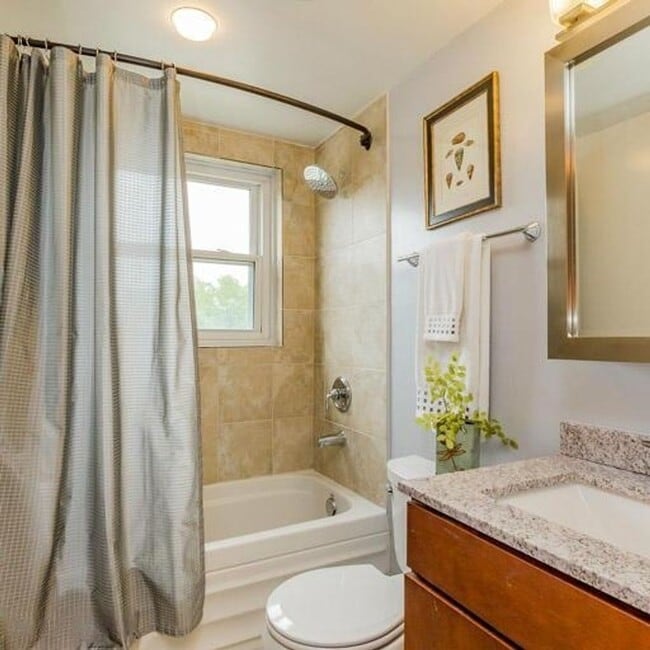 Building Photo - Charming Studio Condo in Shaw!