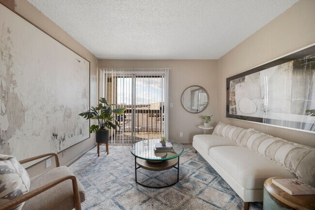 Building Photo - New Flooring and Upgrades!  2 Bedroom 1 Bath Available Now!