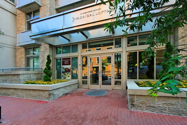 Building Photo - 811 4th St NW