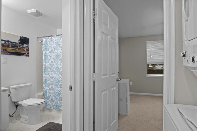 Building Photo - Comfortable, convenient, and well located Ashburn condo.