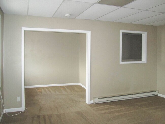 Building Photo - 117 E Cherry St
