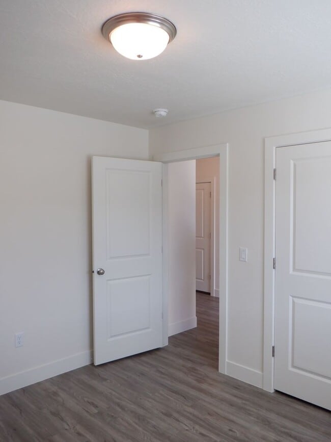 Building Photo - 3 bedroom- 2 bath Newer Construction