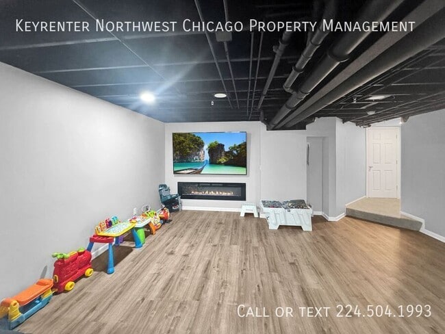 Building Photo - 142 Roslyn Pl