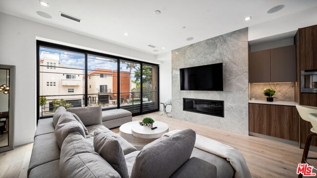 Building Photo - 2435 Penmar Ave