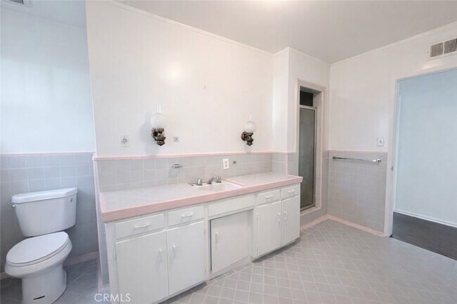 Building Photo - 18 Woodland Ln