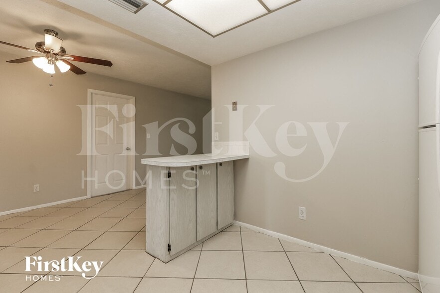 Building Photo - 2161 Tropic Ave