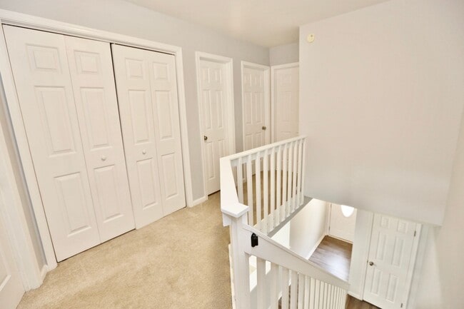 Building Photo - Beautifully Updated Townhome In Ocean Lake...