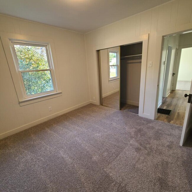Building Photo - 2728 Crescent Ave
