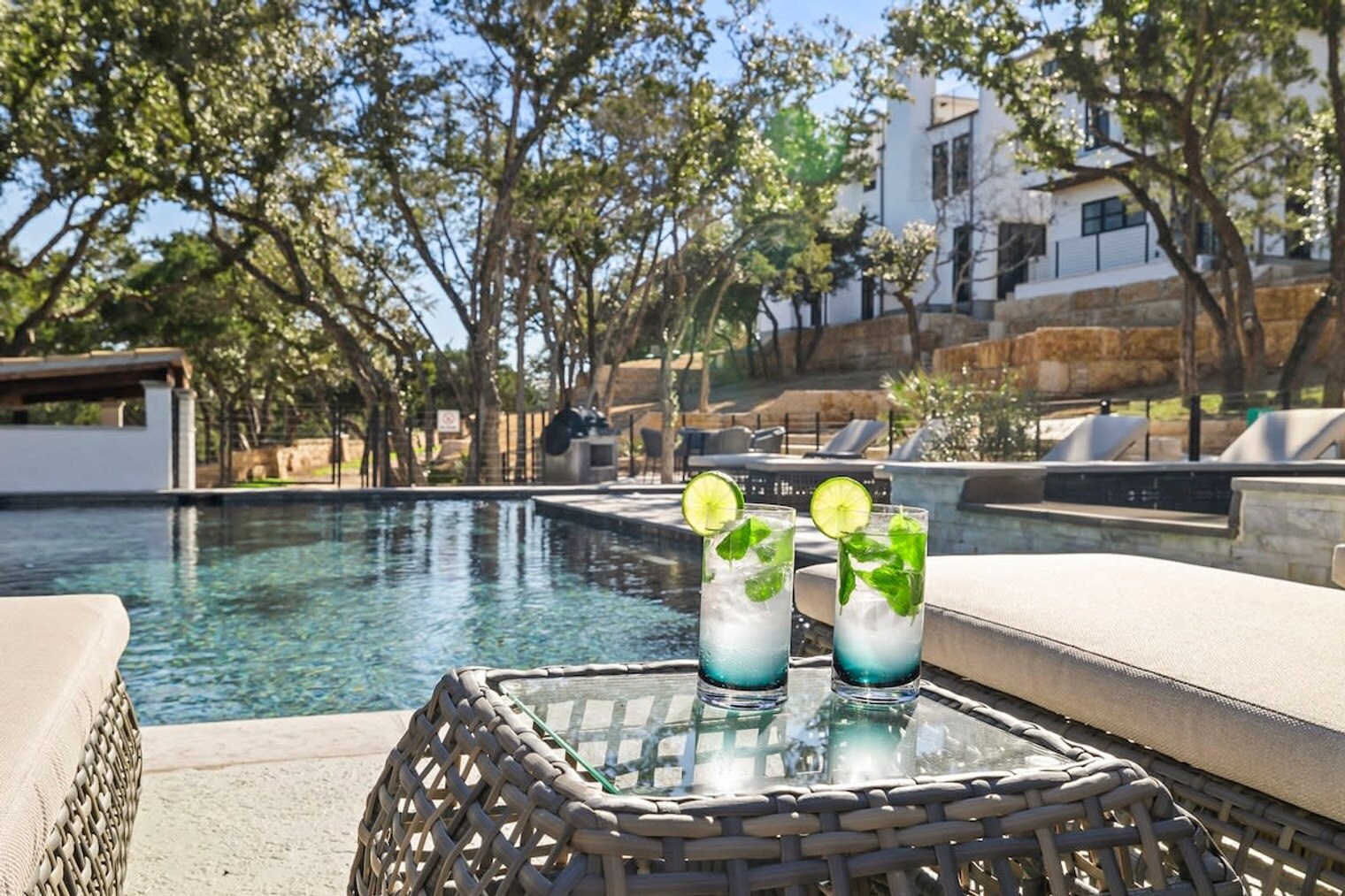 Building Photo - 2701 Bumble Bee Dr