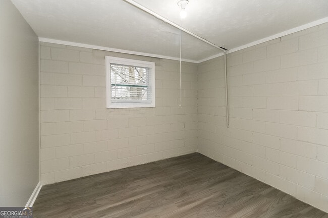 Building Photo - 242 Rountree Rd
