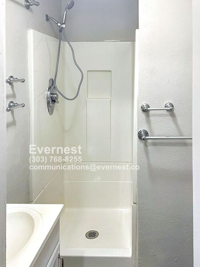 Building Photo - Cozy 1-Bedroom, 1-Bathroom Apartment Near ...