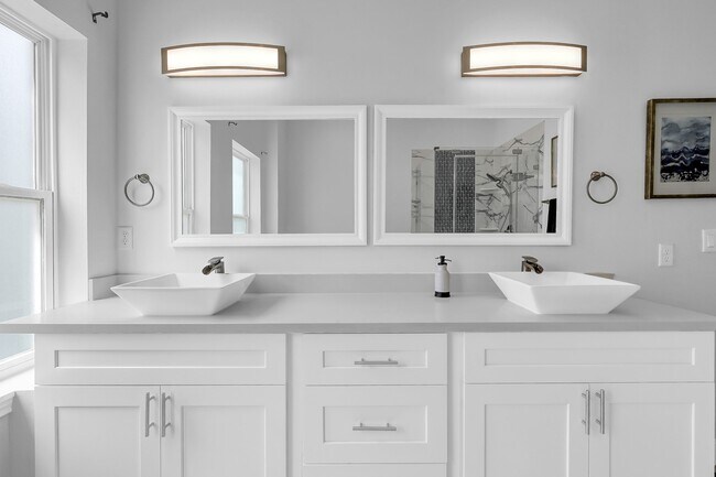 Building Photo - 2116 Oatfield Dr