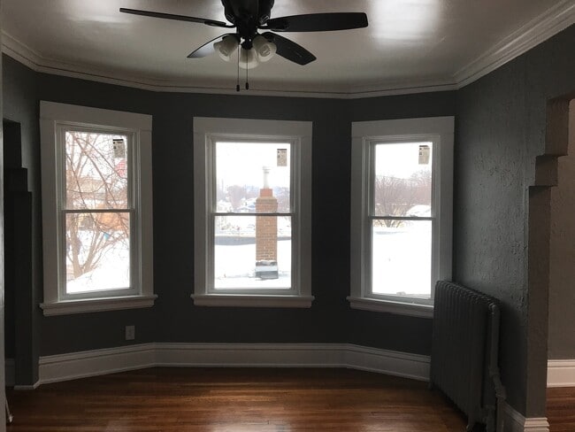 Building Photo - Recently remodeled 4 bedroom house in St P...