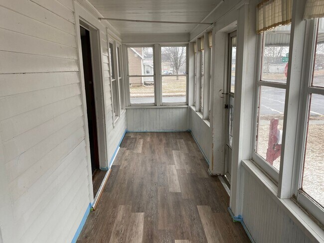 Building Photo - 3 Bedroom home in Rothschild!