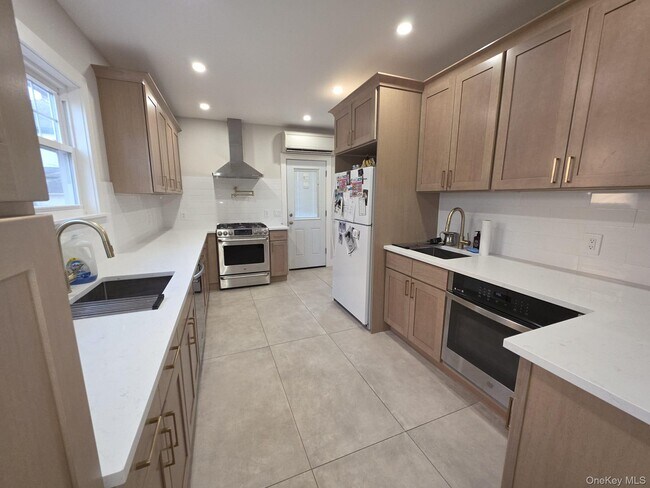 Building Photo - 325 Pacific Ave