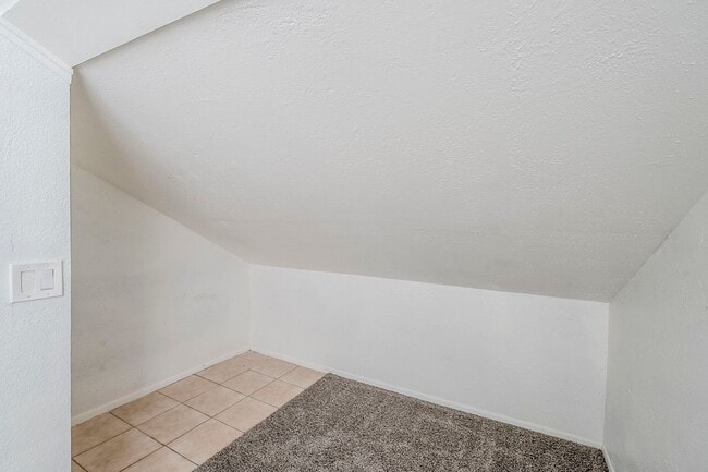 Building Photo - 3 bedroom townhome for rent