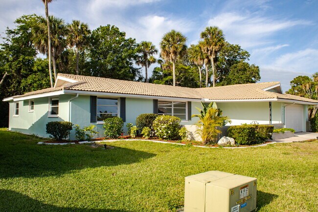 Building Photo - Beautiful 3/2 house in Gulf Harbor