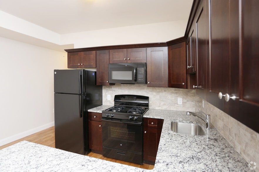 Kitchen - Hilltop Apartments of Totowa