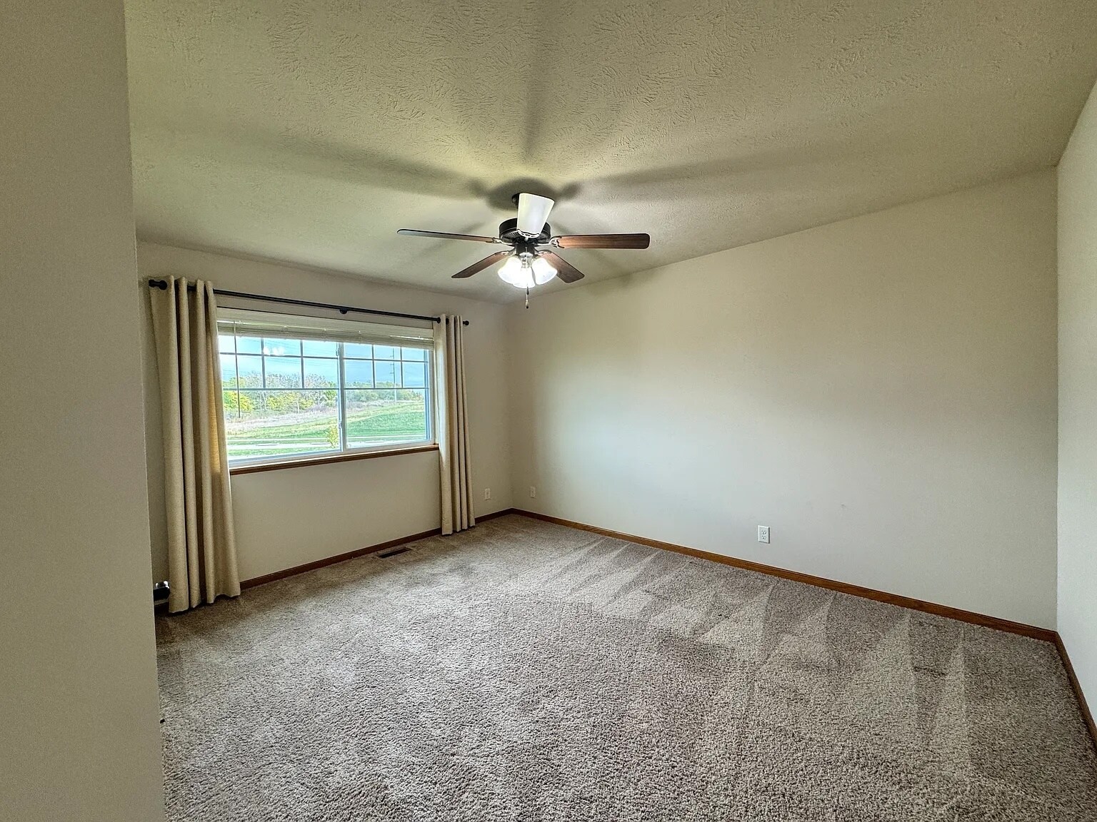 Building Photo - 8821 Ridge Hollow Dr