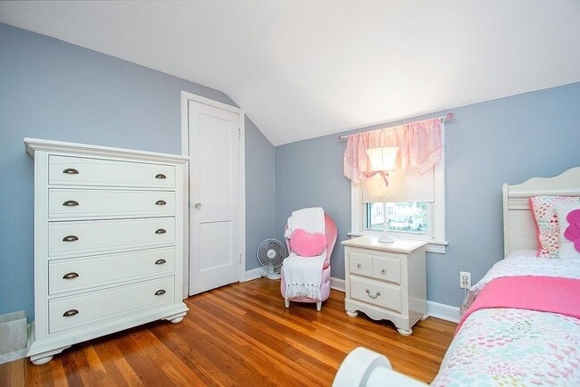 Building Photo - 250 Edendale St