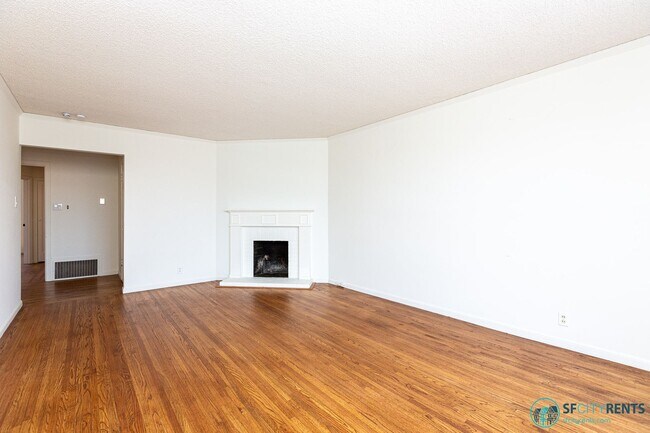 Building Photo - Outer Sunset: Top Floor w/ Shared Yard & Laundry on N Judah Line