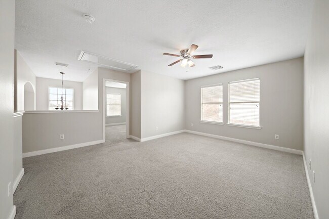Building Photo - Spacious 4-Bedroom Home in Winfield Lakes