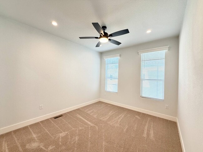 Building Photo - 41 Spruce Via