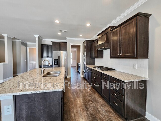 Building Photo - 1005 Maleventum Way