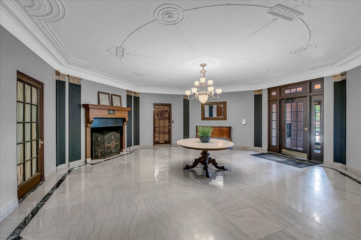 Building Photo - 2900 E Jefferson Ave