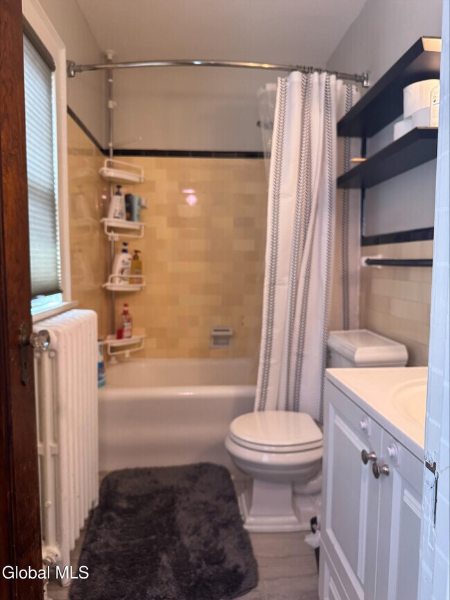 Building Photo - 186 S Allen St